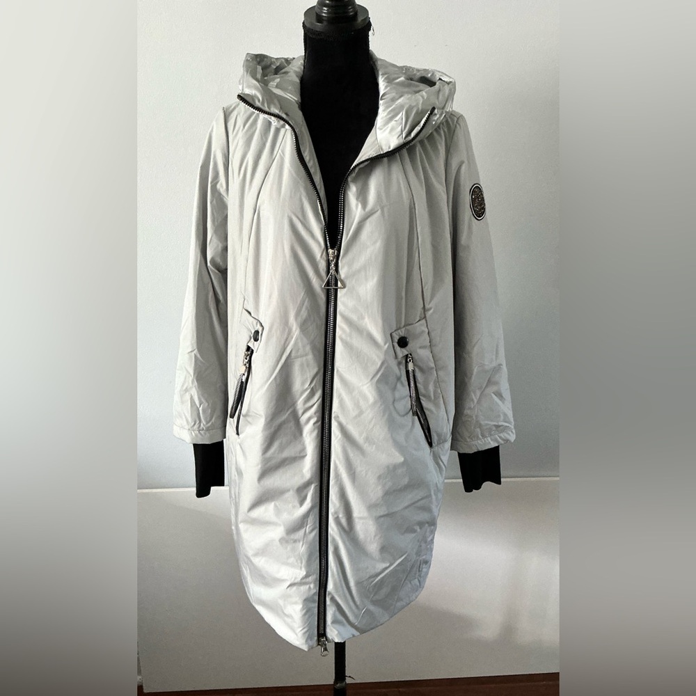 Women’s practical and stylish coat NWOT🔥